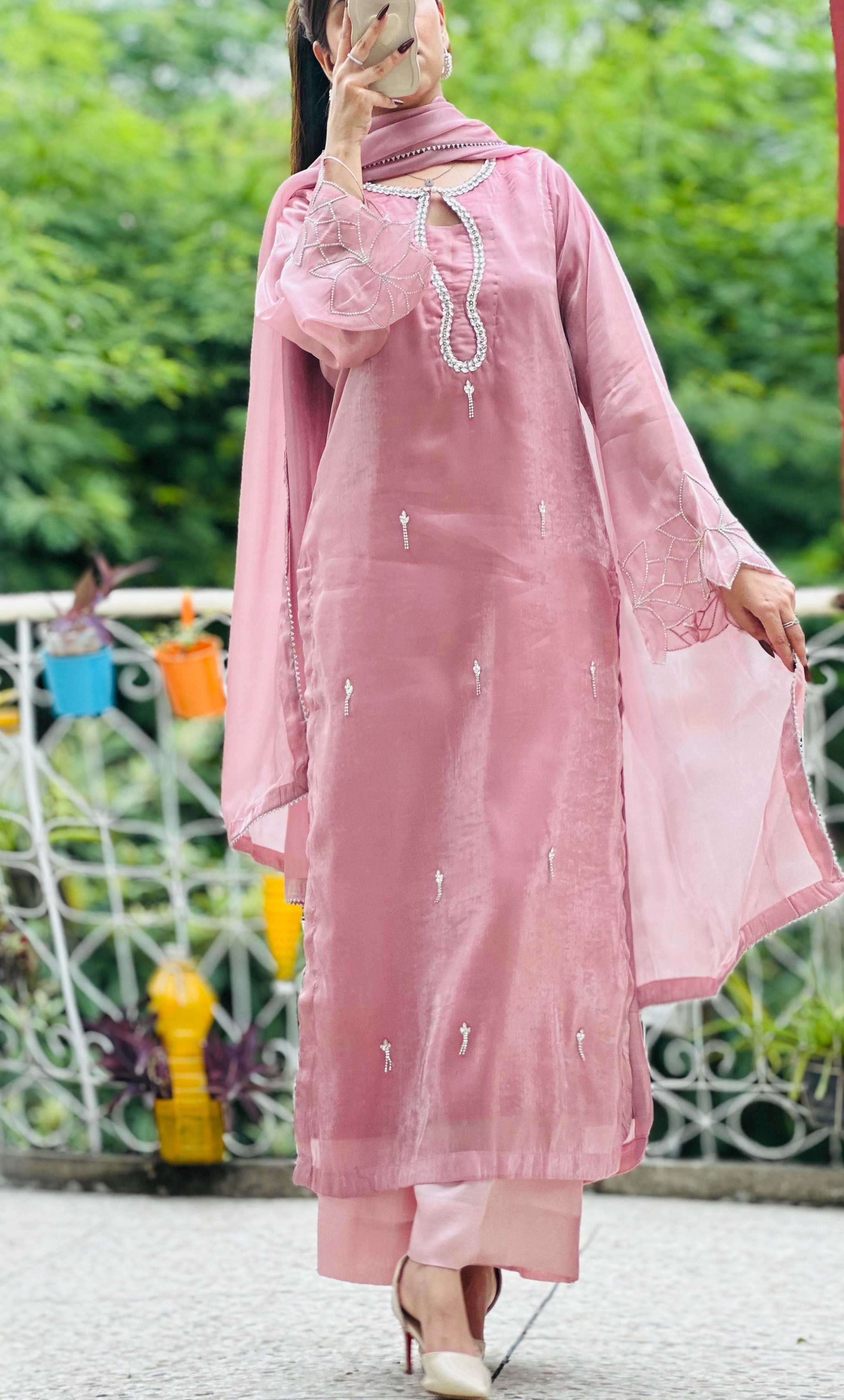 Nargis - 10 Colors