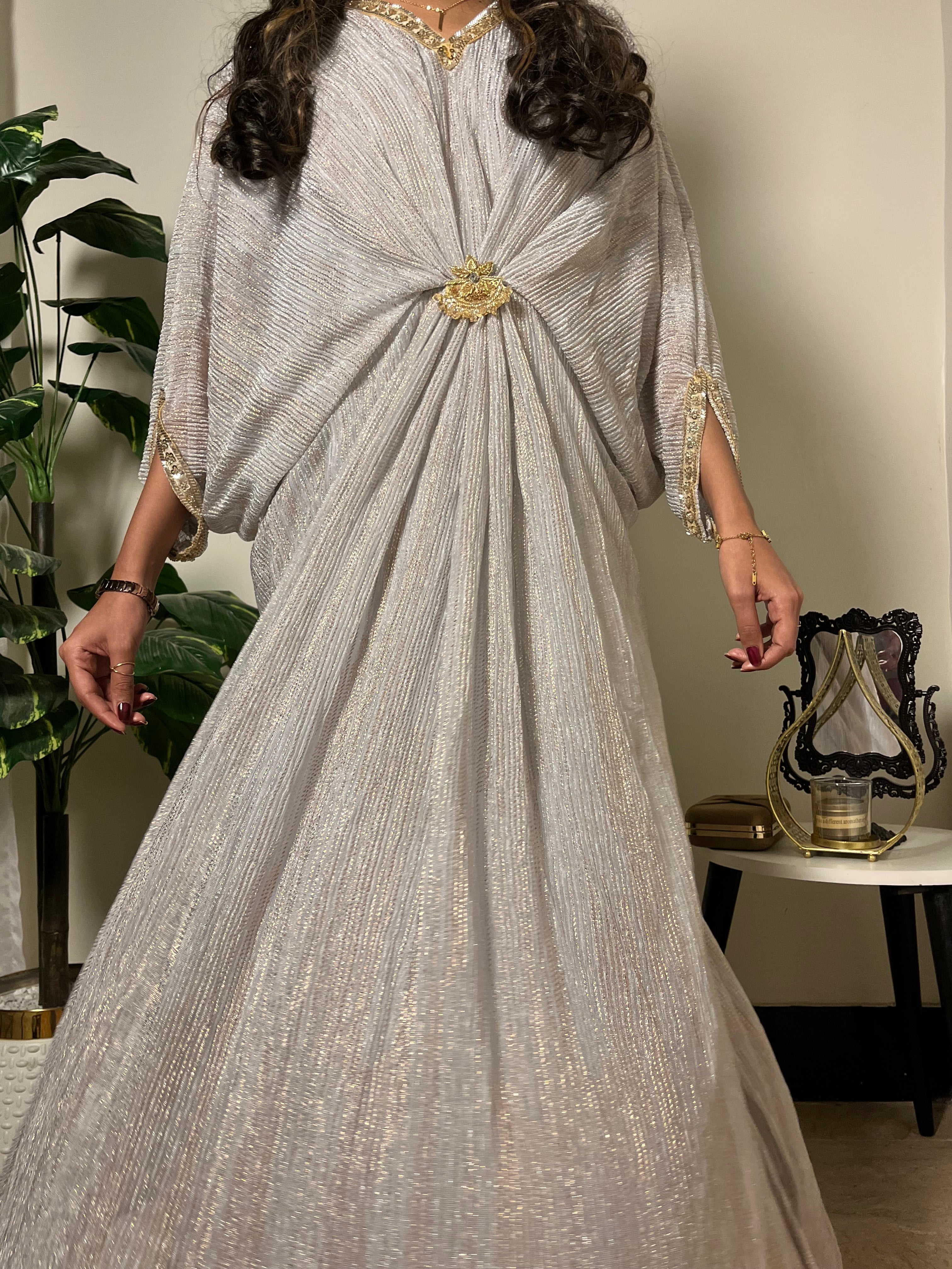 Cut-Dana Embroidered White Moonlight Kaftan