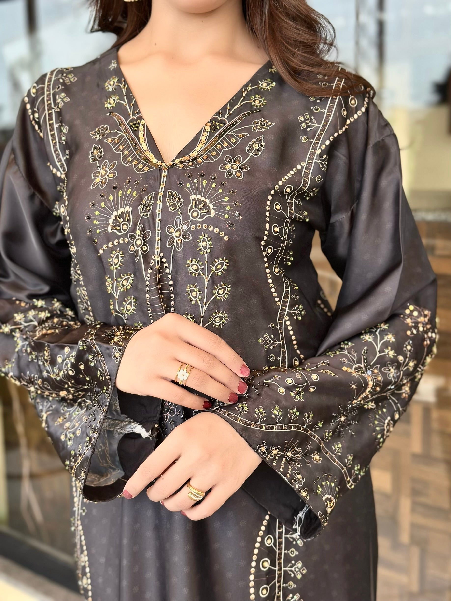 Noirelle - Embroidered
